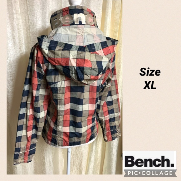 Bench jacket🤍 - Picture 5 of 8